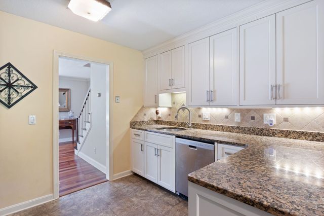 189 Gulf Road, Dover, NH 03820