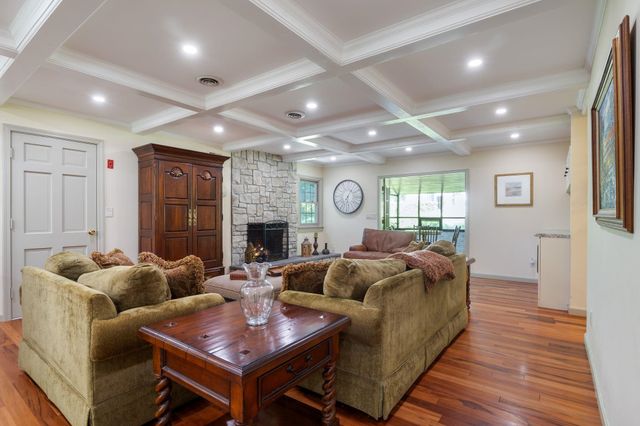 189 Gulf Road, Dover, NH 03820
