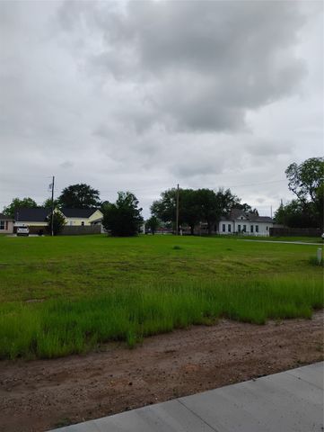 300 SE Front Street, Edgewood, TX 75117