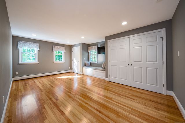 16 Rockledge Drive, Avon, CT 06001