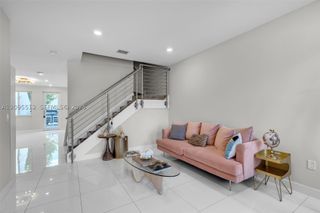 10365 NW 66th St, Doral, FL 33178