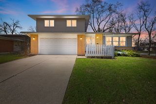 306 N Pleasant Drive, Glenwood, IL 60425