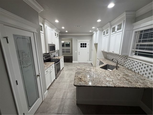 505 N Oakwood Street, Lowell, AR 72745