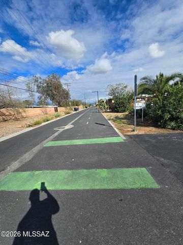 2843 E 17th St Apt 13, Tucson, AZ 85716