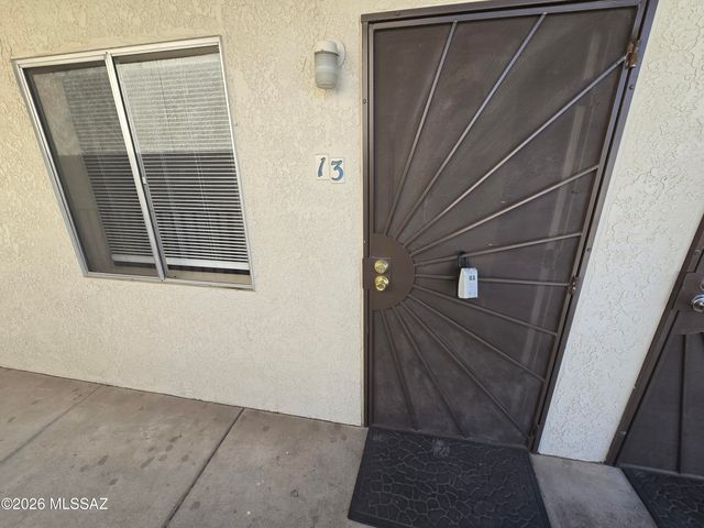 2843 E 17th St Apt 13, Tucson, AZ 85716