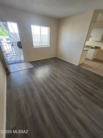 2843 E 17th St Apt 13, Tucson, AZ 85716