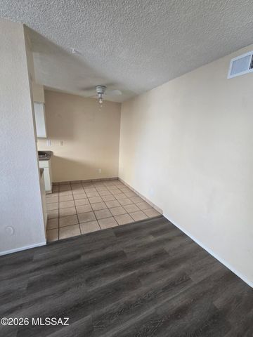 2843 E 17th St Apt 13, Tucson, AZ 85716