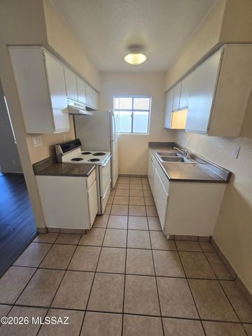 2843 E 17th St Apt 13, Tucson, AZ 85716