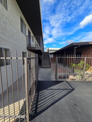 2843 E 17th St Apt 13, Tucson, AZ 85716
