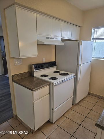2843 E 17th St Apt 13, Tucson, AZ 85716