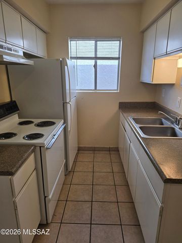 2843 E 17th St Apt 13, Tucson, AZ 85716