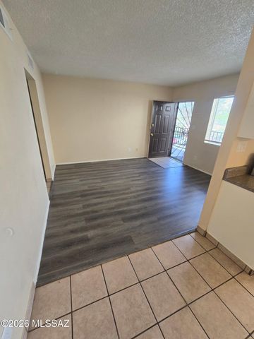 2843 E 17th St Apt 13, Tucson, AZ 85716