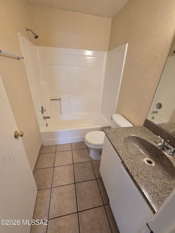 2843 E 17th St Apt 13, Tucson, AZ 85716