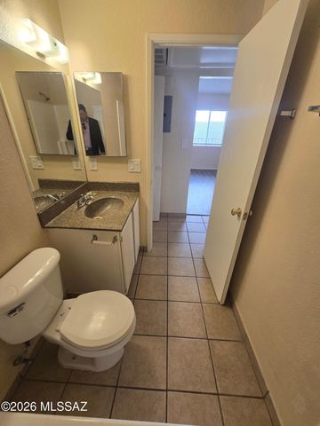 2843 E 17th St Apt 13, Tucson, AZ 85716