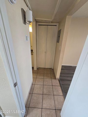 2843 E 17th St Apt 13, Tucson, AZ 85716