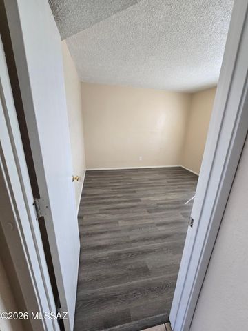 2843 E 17th St Apt 13, Tucson, AZ 85716