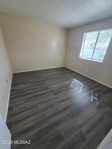 2843 E 17th St Apt 13, Tucson, AZ 85716