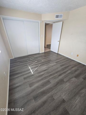 2843 E 17th St Apt 13, Tucson, AZ 85716