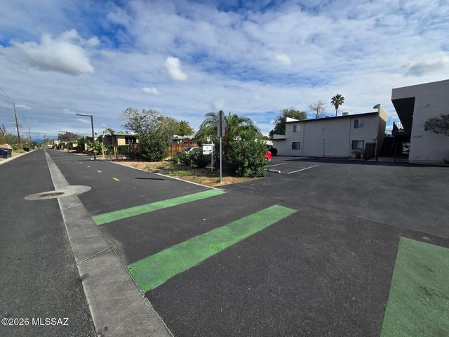 2843 E 17th St Apt 13, Tucson, AZ 85716