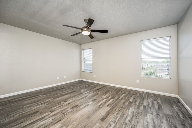 121 Thoroughbred Drive, Krum, TX 76249