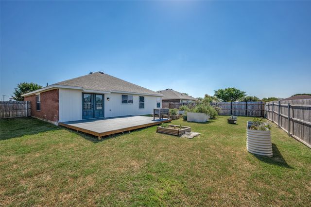 121 Thoroughbred Drive, Krum, TX 76249