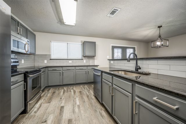 121 Thoroughbred Drive, Krum, TX 76249