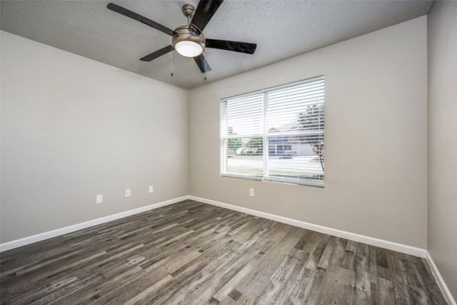 121 Thoroughbred Drive, Krum, TX 76249