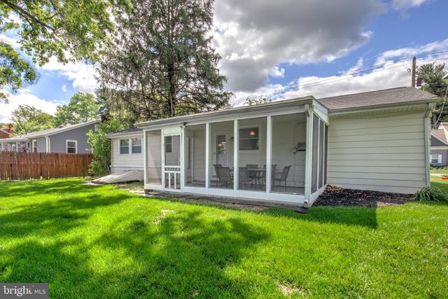 1527 EDEN ROAD, Lancaster, PA 17601