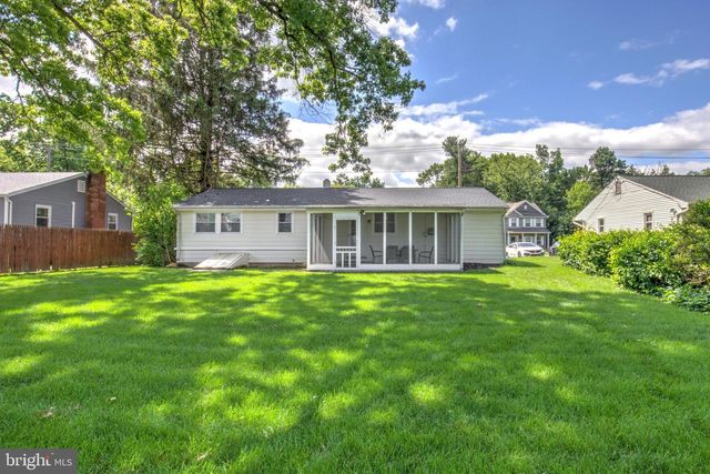 1527 EDEN ROAD, Lancaster, PA 17601