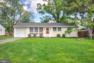 1527 EDEN ROAD, Lancaster, PA 17601