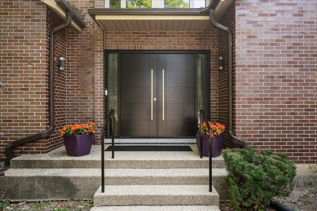 1317 Eskin Drive, Northbrook, IL 60062