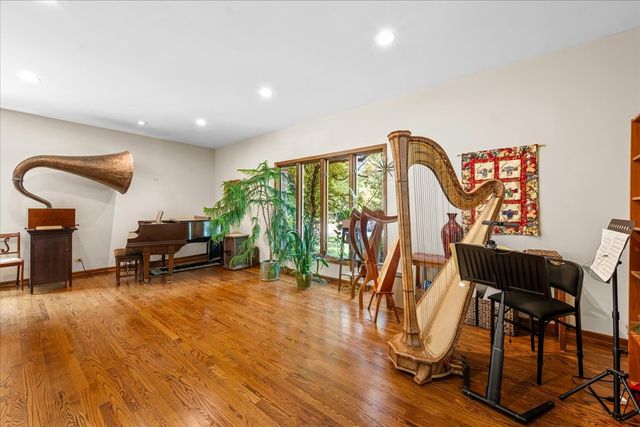 1317 Eskin Drive, Northbrook, IL 60062