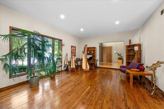 1317 Eskin Drive, Northbrook, IL 60062