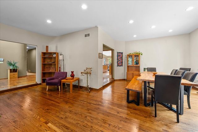 1317 Eskin Drive, Northbrook, IL 60062