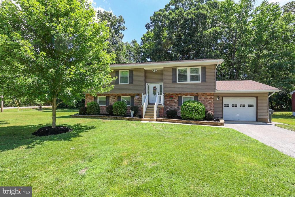 21700 ENDEAVOR ST, Lexington Park, MD 20653
