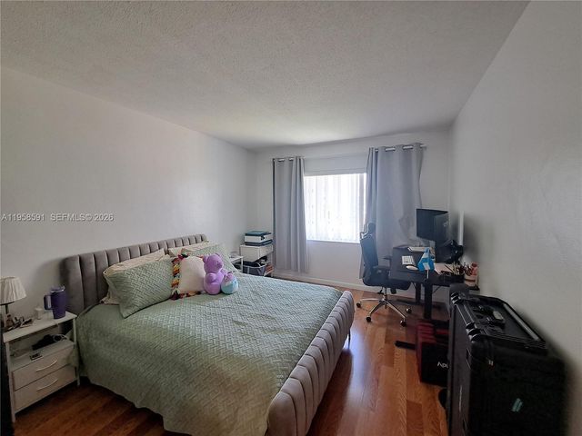 450 Golden Isles Dr 2B, Hallandale Beach, FL 33009