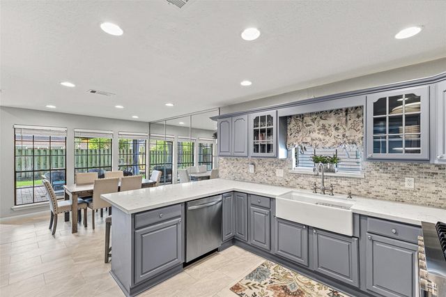 2709 Pine Needle Lane, Pearland, TX 77581