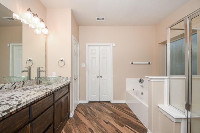 511 Silver Creek Circle, Richmond, TX 77406