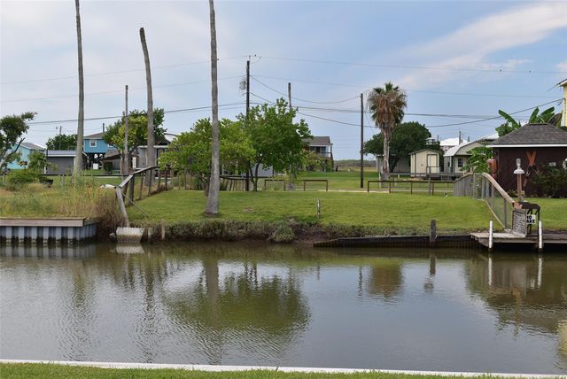 1197 County Road 202, Sargent, TX 77414