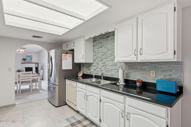 1040 W Camino Del Pato, Green Valley, AZ 85622