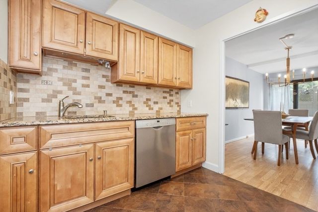 250 Hammond Pond Pkwy 102N, Newton, MA 02467