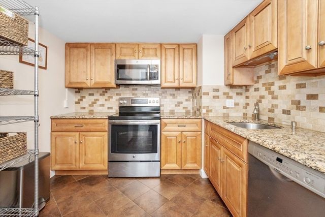 250 Hammond Pond Pkwy 102N, Newton, MA 02467