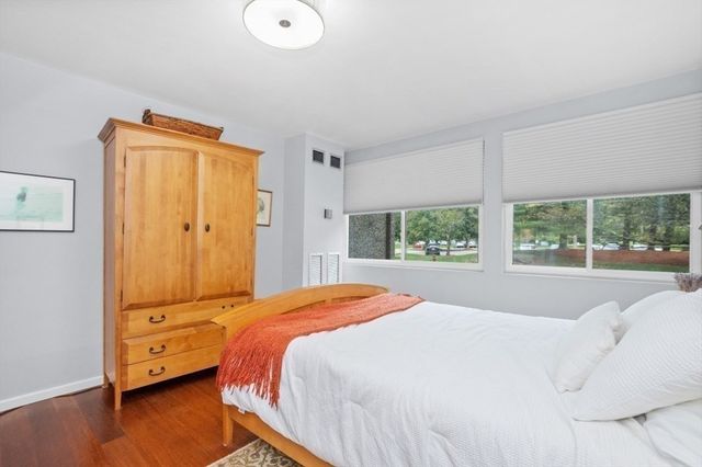 250 Hammond Pond Pkwy 102N, Newton, MA 02467