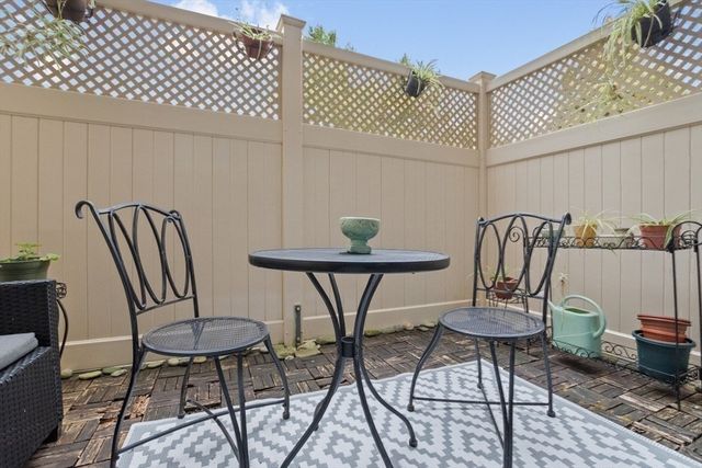 250 Hammond Pond Pkwy 102N, Newton, MA 02467