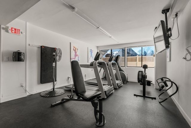 250 Hammond Pond Pkwy 102N, Newton, MA 02467