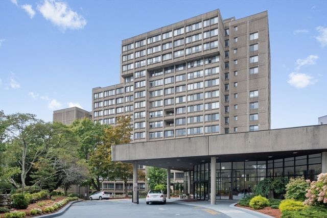 250 Hammond Pond Pkwy 102N, Newton, MA 02467