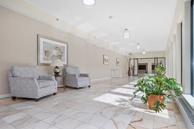 250 Hammond Pond Pkwy 102N, Newton, MA 02467