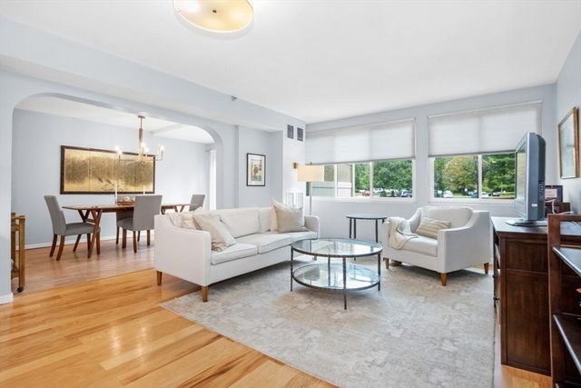 250 Hammond Pond Pkwy 102N, Newton, MA 02467