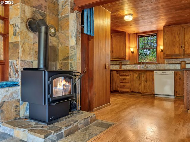 44072 Anderson Ln, Astoria, OR 97103