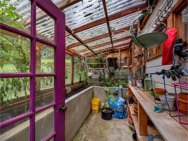 44072 Anderson Ln, Astoria, OR 97103